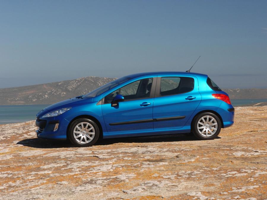  Peugeot 308 5-Door 2008 года  (фото 8 из 21)